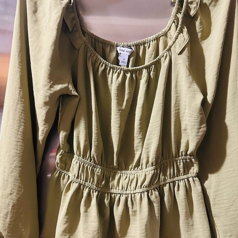 Nine West✨💚🍈Sage Green Blouse - Picture 2 of 5